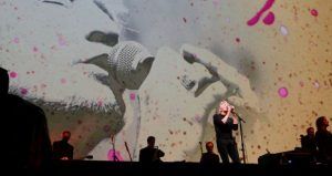 ROGER WATERS INICIA CONCIERTO EN EL FORO SOL