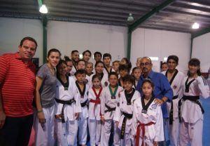 Fueron casi tres horas, pero muy bien aprovechadas por los alumnos que asistieron al CEDAR para convivir con Espinoza.