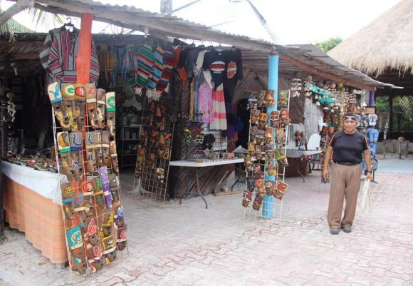 Avanzan en la regularización del comercio informal - La Pancarta de Quintana  Roo