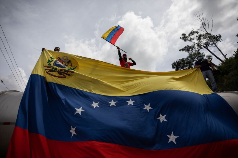 Actos de campaña política a favor de candidatos adeptos al gobierno de Nicolás Maduro. Foto de EFE/ Rayner Peña.