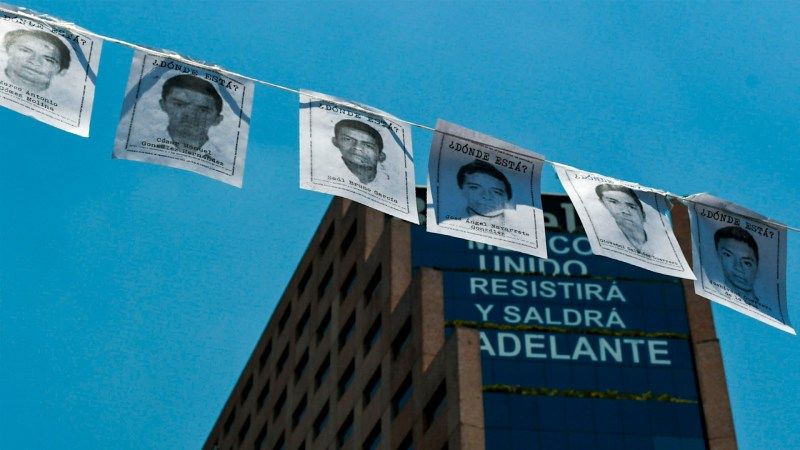 Acciones para la visibilización del caso en el antimonumento +43 sobre Paseo de la Reforma. Foto de Notimex / Archivo. Ayotzinapa