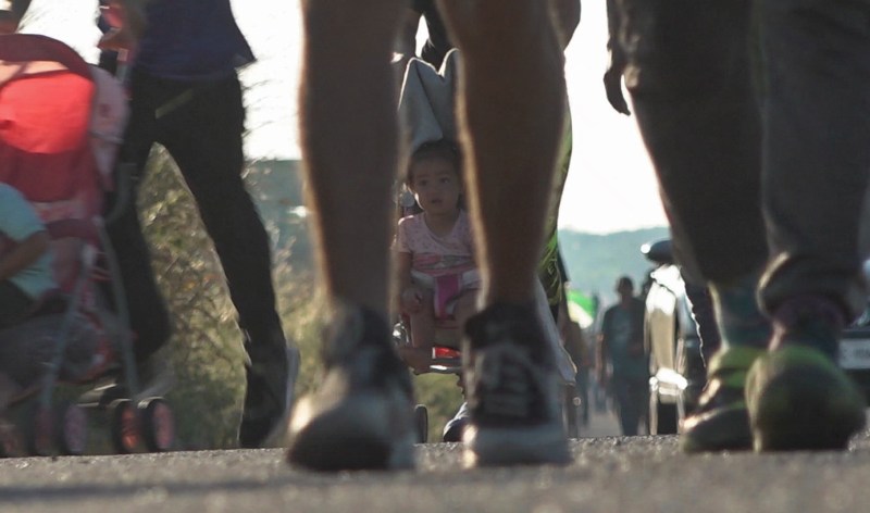 La caravana migrante avanza cansada por el estado mexicano de Oaxaca