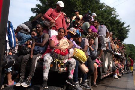 Caravana migrante descansa tras entrar a Veracruz La Pancarta de