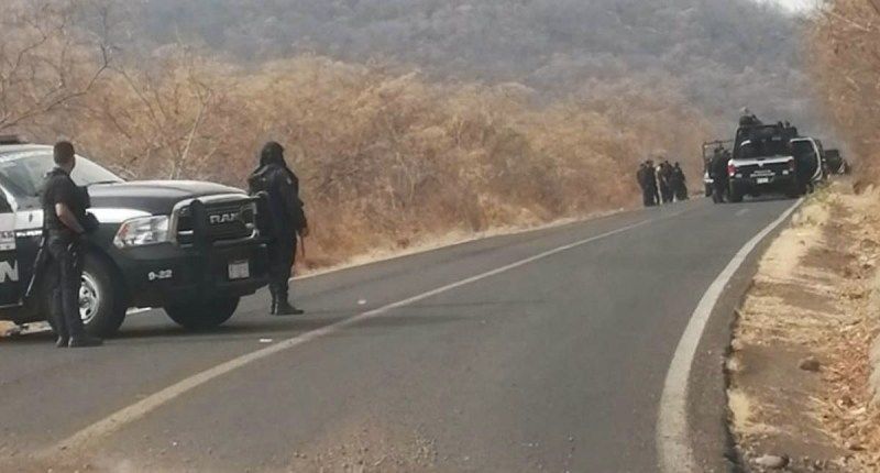 Aguililla Michoacán ataques bloqueos daños carretera