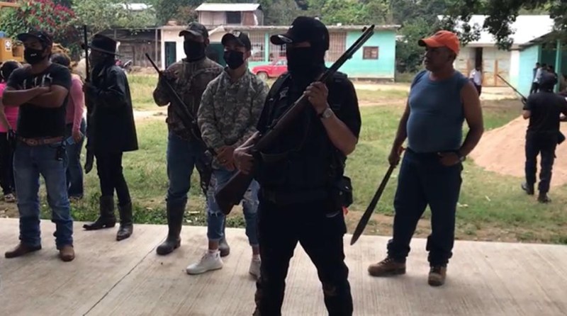 Un grupo de autodefensas compuesto por indígenas se declaró como autodefensas, con lo que suman ya seis grupos de este tipo en Chiapas. Con información de EFE