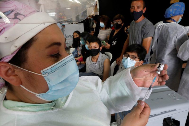 AI acusa a países ricos y farmacéuticas de impedir distribución equitativa de vacunas