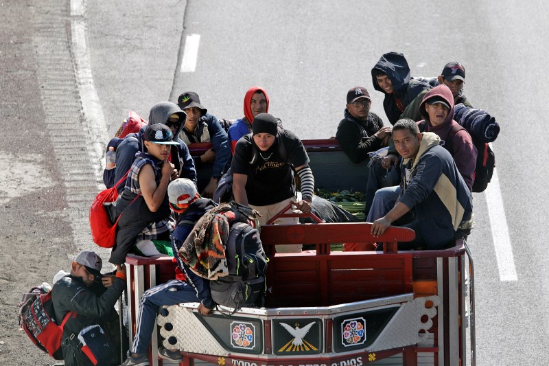 Caravana migrante en su avance hacia la Ciudad de México. Foto de EFE