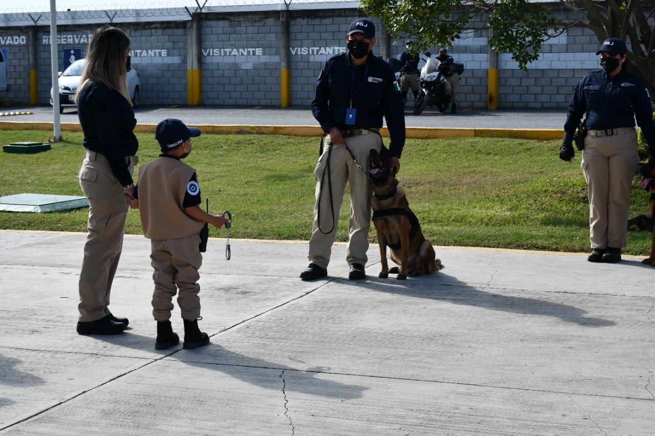 Niños con cáncer cumplen su sueño de ser policías por un día