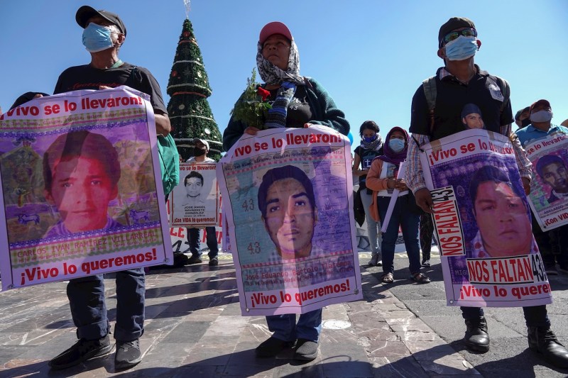 Basílica protesta Ayotzinapa México 3