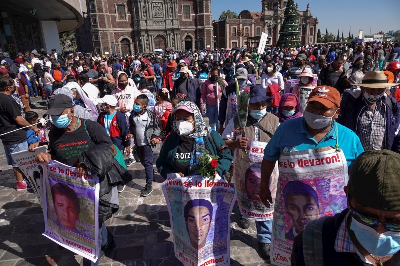 Basílica protesta Ayotzinapa México 3