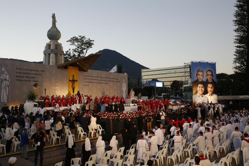 Beatificación El Salvador curas laicos
