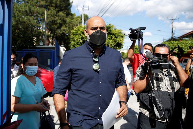 Denuncian ante autoridades espionaje a periodistas con Pegasus en El Salvador. Foto de EFE