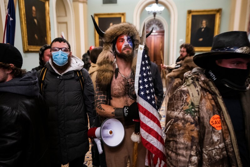 Jacob Chansley, el 'Yellowstone Wolf' que pagará por el asalto al Capitolio. Foto de EFE