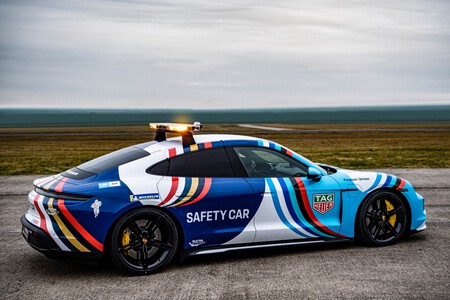 Porsche Taycan Safety Car