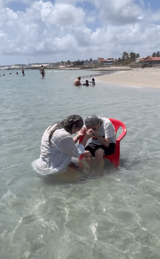 Qué bonito: Mujer cumple el sueño de su abuelita y la lleva a conocer el mar