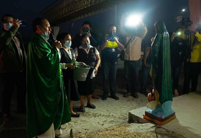 Misa en honor a migrantes víctimas del accidente en Chiapas. Foto de EFE