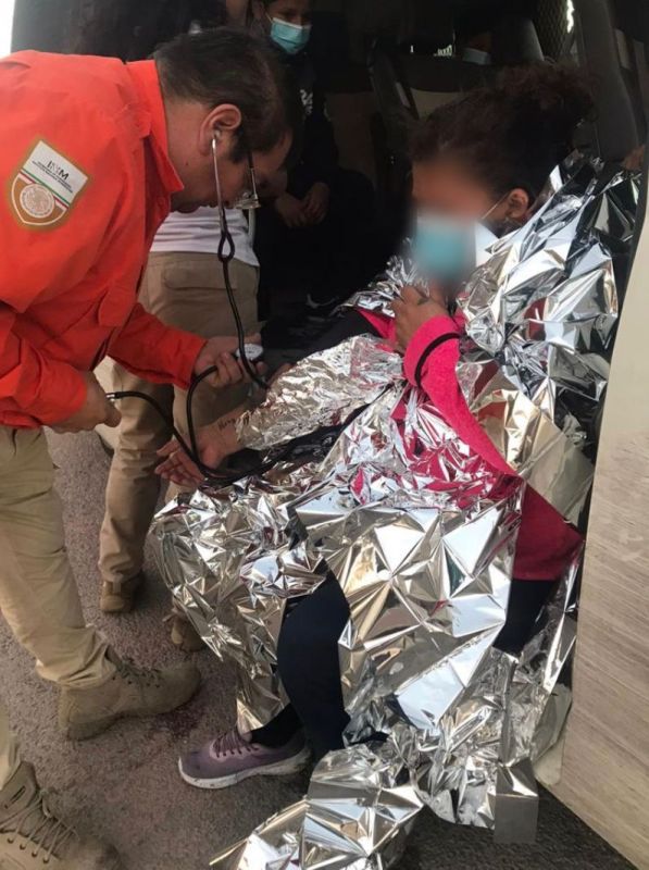Rescata Grupo Beta Piedras Negras a dos mujeres adultas y cuatro infantes a mitad del Río Bravo. Foto: Inami.