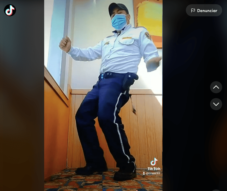 Ah, chale: Hombre es despedido porque lo cacharon grabando un TikTok en su trabajo