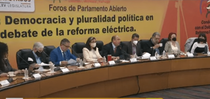 'El Fisgón', Villamil, Fernanda Tapia y Pedro Miguel acuden a debate para apoyar Reforma Eléctrica. Foto tomada de video