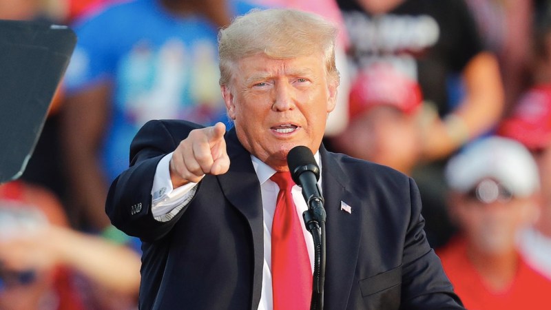 Trump califica retiro de Afganistán como vergonzoso; pide dimisión de Biden. Foto de EFE