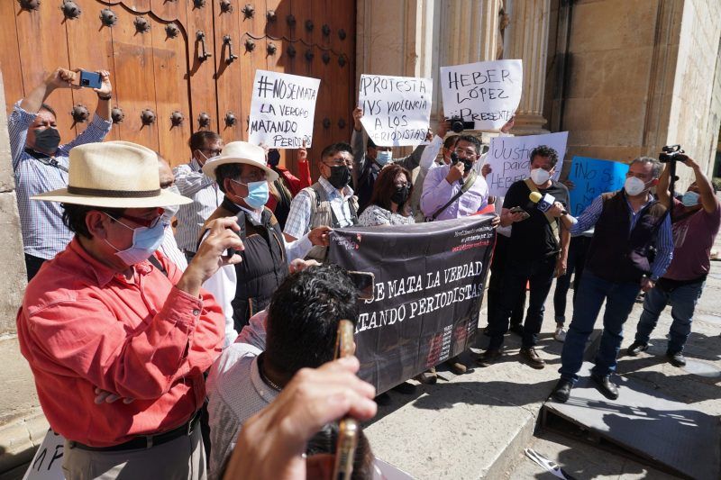 Periodistas protestan por asesinato de Heber López en Oaxaca. Foto de EFE