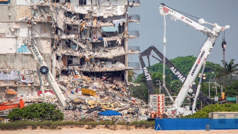 Catalogan derrumbe del Champlain Towers South, como el 9/11 de Surfisde. Foto de EFE