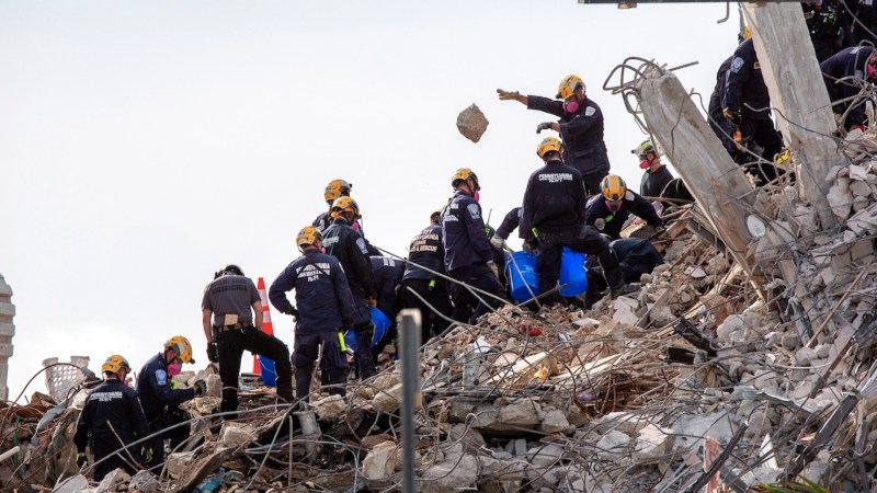 Aumenta a 79 el número de víctimas del derrumbe en Miami. Foto de EFE