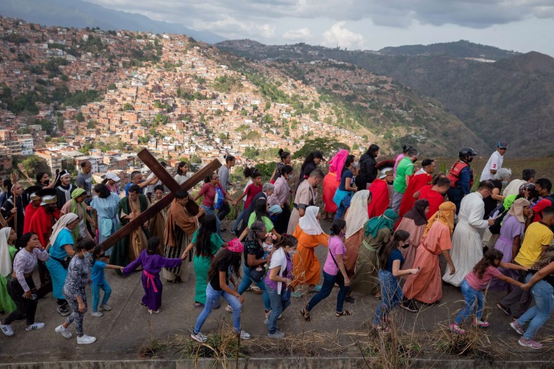 viacrucis Caraqueños viven de nuevo el viacrucis en la favela más grande de Latinoamérica
