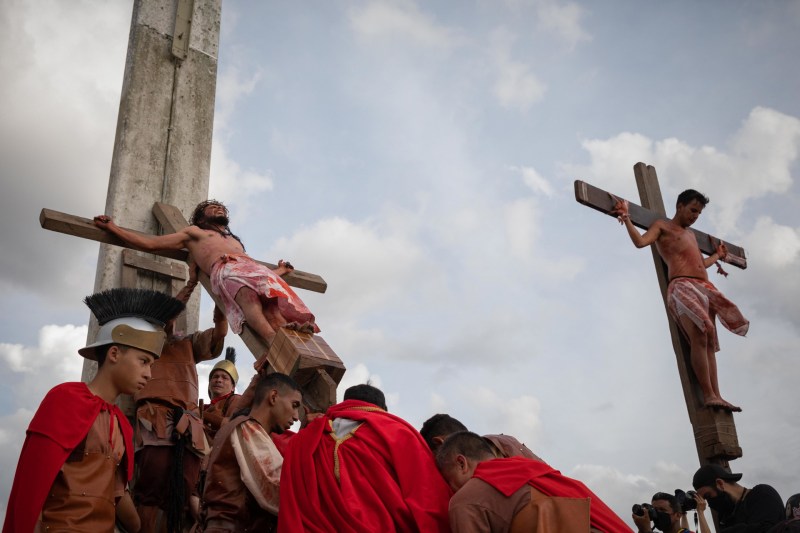 Caraqueños viven de nuevo el viacrucis en la favela más grande de Latinoamérica