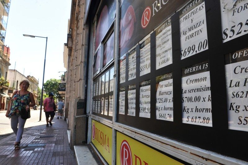La guerra contra la inflación no frena la escalada de precios en Argentina
