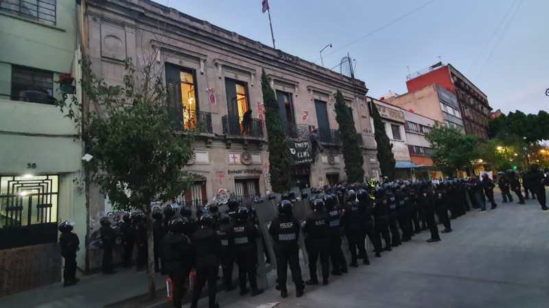 Policía de CDMX recupera instalaciones de la CNDH