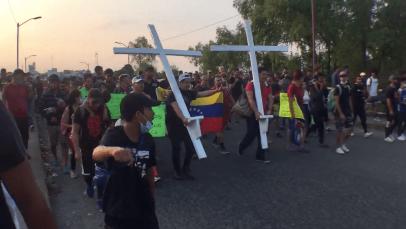 Nueva caravana migrante sale desde Tapachula rumbo a la Ciudad de México. Foto tomada de video