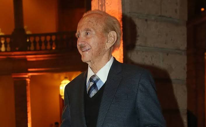 Periodistas lamentan muerte de don Rogerio Azcárraga Madero, fundador de Grupo Fórmula. Foto de Twitter Fernanda Familiar