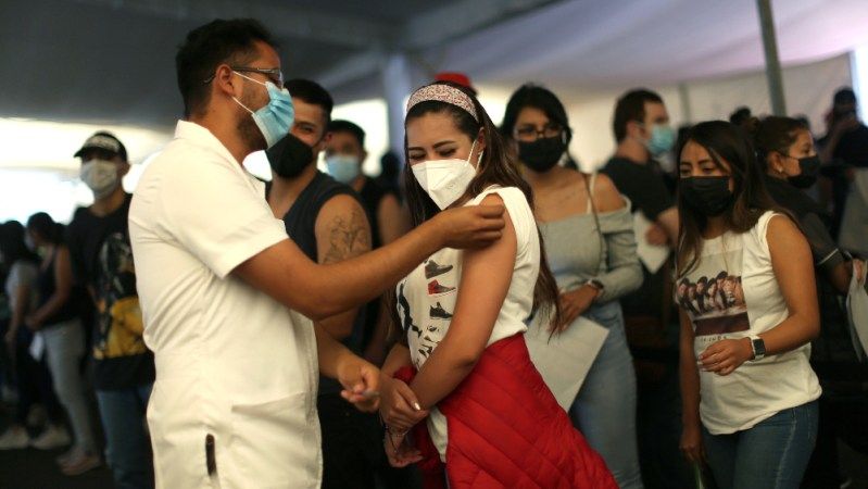 plan vacunación Iniciará vacunación de 18 a 29 años en Xochimilco; aplicarán segunda dosis de 40 a 49 en Cuauhtémoc. Foto de EFE CDMX Ciudad de México