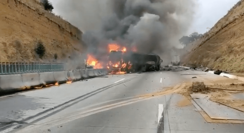 #Video Choque provoca cierre de autopista México-Puebla. Foto tomada de video
