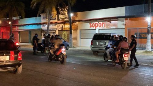 Realizan operativos de seguridad en zonas de bares de Cancún