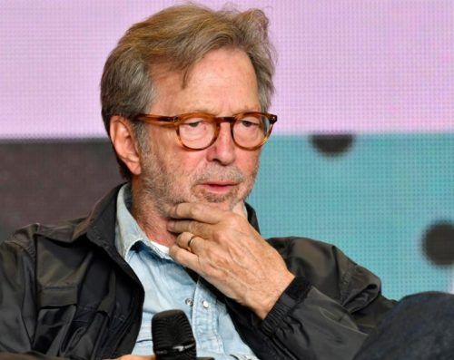 Eric Clapton, contrario a las vacunas, da positivo a COVID-19