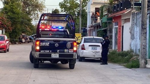 Asesinan a balazos a un sujeto en una papelería y cibercafé de Cancún