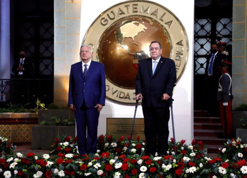 López Obrador califica como "injusticia" la migración durante visita a Guatemala. Foto de Twitter @DrGiammattei