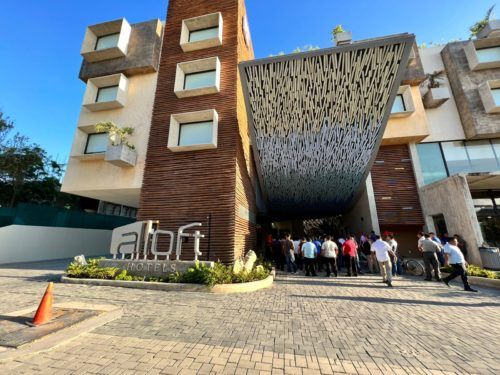 Exigen trabajadores del hotel Aloft Tulum pago de propinas y horas extras