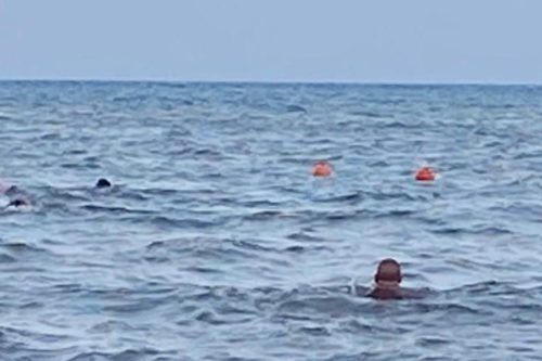 Rescatan elementos de la Marina a bañista en Playa del Carmen