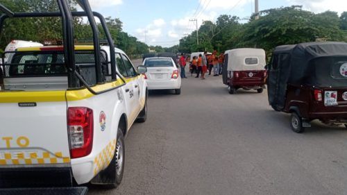 Embiste auto a triciclero en Cancún; pierde la vida inmediatamente