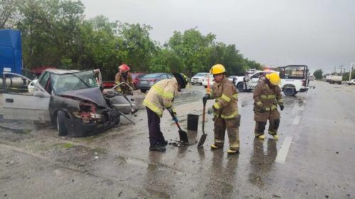 Muere una persona y dos más resultan heridas en encontronazo de autos en Tulum