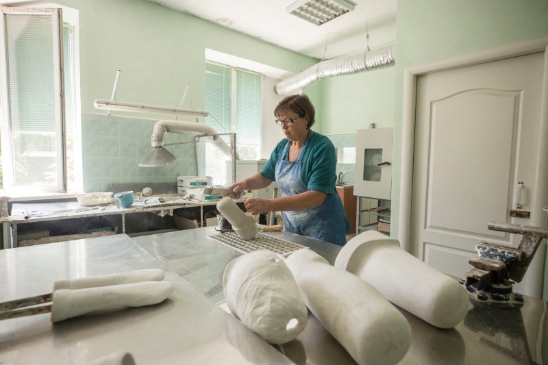 Además de armas, Ucrania también espera prótesis para mutilados