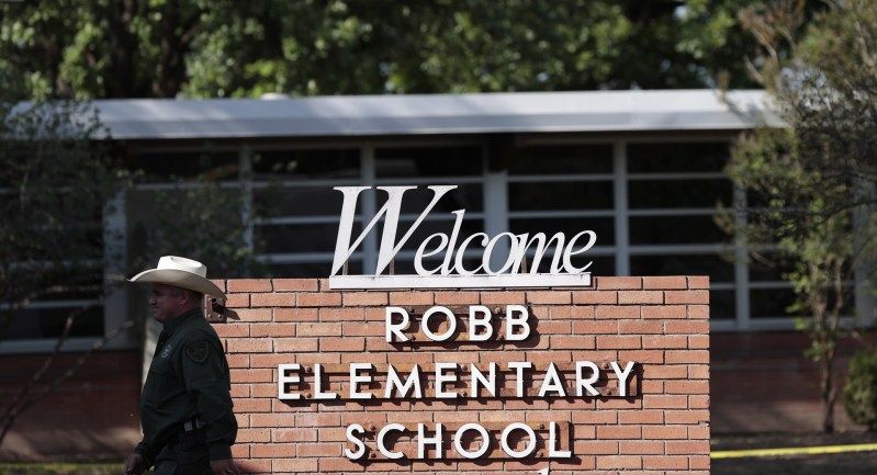 Duelo y confusión en Uvalde tras la brutal masacre en su escuela