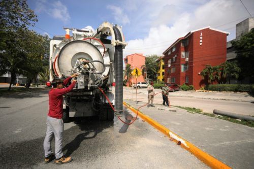 Mantiene el desazolve de pozos en temporada de lluvias en Cancún