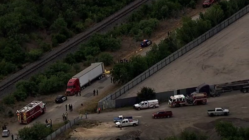 Migrantes trailer Texas Estados Unidos