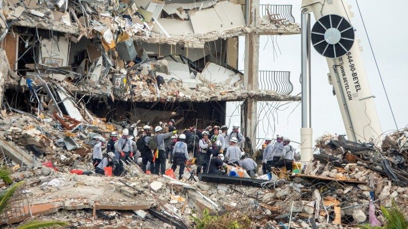 Miami edificio derrumbe cuerpos rescate