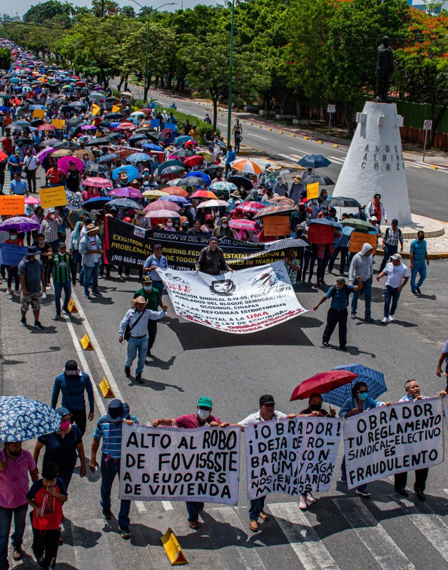 Maestros marchan en Chiapas contra reforma educativa