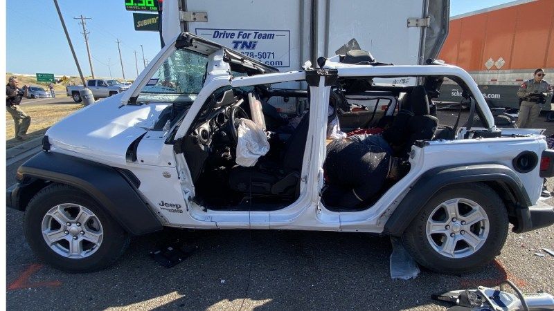 Mueren al menos cuatro migrantes en accidente carretero en Texas